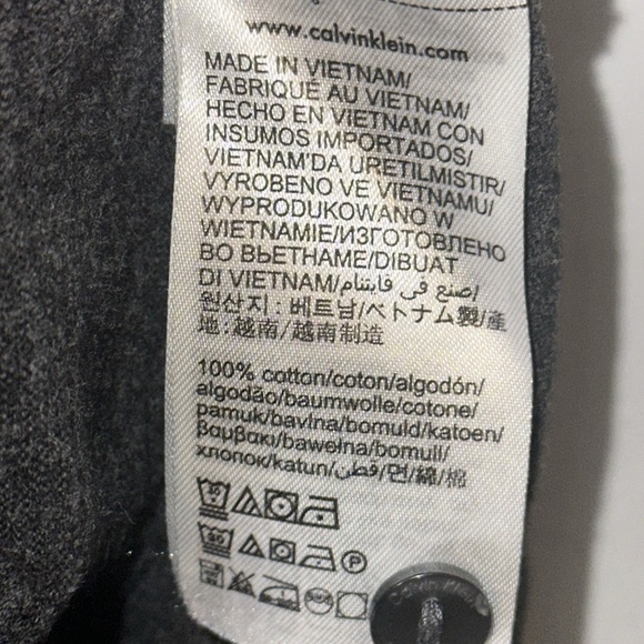 Calvin Klein 2 button ss polo shirt w/one pocket.  Size large. 100%cotton - Picture 4 of 5